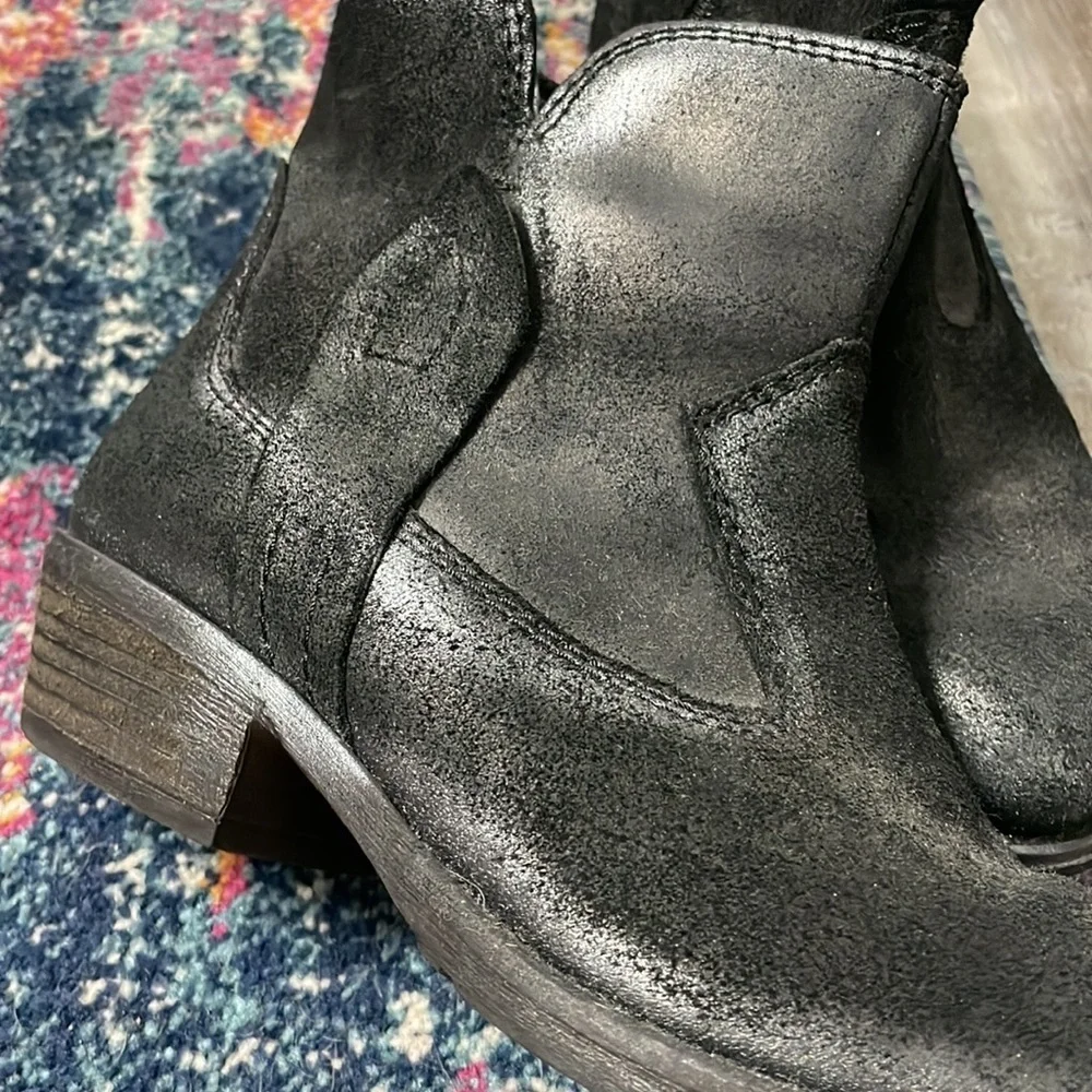 Iridescent Sheridan Mia leather boots size 36